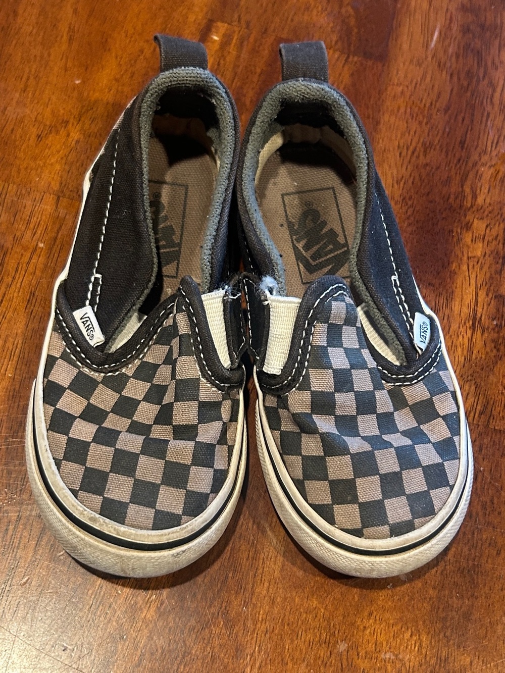 Vans Kids Checkerboard Slip-On Sneakers in Black and White - Picture 8 of 9